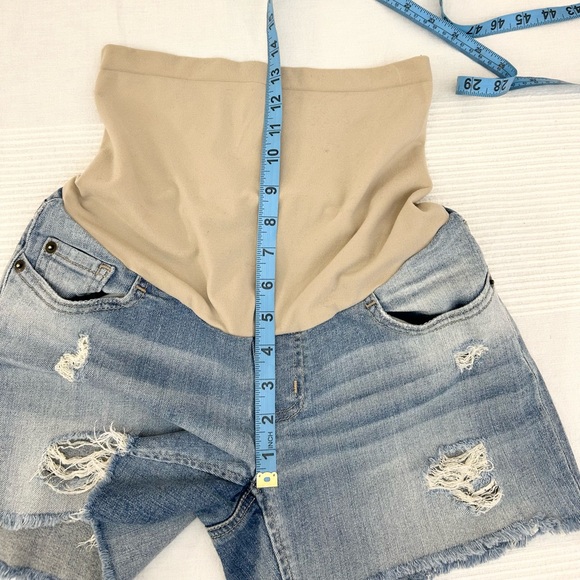 A Pea In The Pod Maternity Cut Off Shorts - Picture 7 of 12